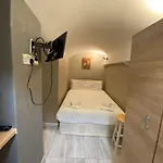 F24- Basement Studio Fits 2 Near Paddington