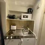F24- Basement Studio Fits 2 Near Paddington
