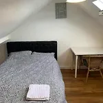 Modern 5 Bedroom Family House - 18 Mins To Station