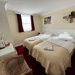 Melbourne House Hotel