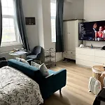 Studio Flat London Finchley Rd NW11