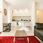 Stylish Bright Apartment W Private Garden