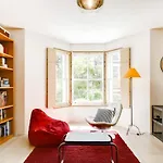 Stylish Bright Apartment W Private Garden