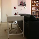Stylish Bright Apartment W Private Garden