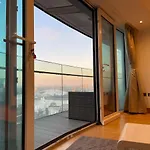 Canary Wharf Luxury Apartment With Panoramic Views