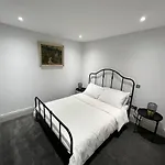 Regents Park 2 Bed Town House Apartment