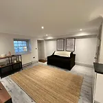 Regents Park 2 Bed Town House Apartment