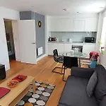 Bright & Spacious Double Bedroom With Ensuite And Concierge! Paid Parking Available
