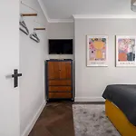Top Floor Chic Camden Apartment Sleep 2