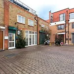 Stunning 1 Bedroom Flat