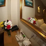 Holland Court Hotel