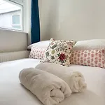 134 Kilburn Road Apartment