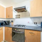 Pass The Keys Cozy Apartment With Private Balcony In Whitechapel