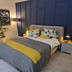 Lovely 2 bedroom apartment. Free private parking