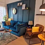 Lovely 2 bedroom apartment. Free private parking