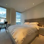 One Bedroom In Luxury Apartment On 30Th Floor In Central London With Breathtaking Skyline View Of Major Landmarks In London