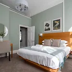 5 Doughty Street - Urban Apartments