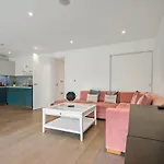 Mysquare Three Bedroom Serviced Apartment In Old Street