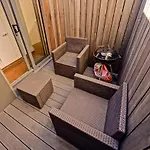 Contemporary High Street Kensington Apartment