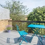Sunny And Bright 1 Bed Apartment In London