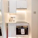 Pass The Keys Chic 1 Bedroom Flat Steps Of King\'S Road Chelsea