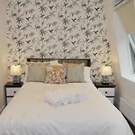 64 Avonmore Olympia Kensington Boutique Apartments