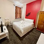 Spacious Double Bedroom!