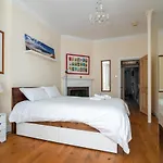Guestready - Former Pub-Turned-One Bedroom Flat