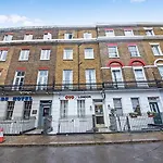 Oyo Townhouse 30 Sussex Hotel, London Paddington