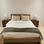 Entire London Studio With Kitchenette
