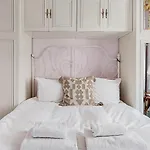 Charming One Bedroom Flat Near Maida Vale By Underthedoormat