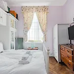 Charming One Bedroom Flat Near Maida Vale By Underthedoormat