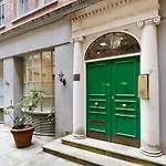 Crane Court By City2Stay