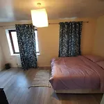 Lovely Cosy House Easy Reach To Central London