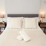 Excellent, Three Bedroom North London Apartment With Free Parking