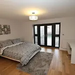Lovely One Bed Apartment-Near All Transport-Village-Freeparking