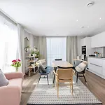 Luxury & Spacious Room With Hot Bath In Ultra Modern Flat