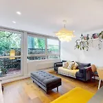 Charming 2-Bedroom Maisonette With Private Garden