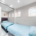 9 Brentwood Lodge