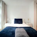 Luxury 2 Bedroom Flat 2 Bathrooms