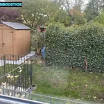 80S Retro 3 Bedroom Apartment In Wimbledon London Sleeps 6! Netflix Wifi And Arcade! Perfect For Families Business & Leisure Guests!