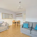 Homely 1-Bed Apartment In Vibrant Zone 3 London