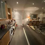 Large Studio Flat In Kensington