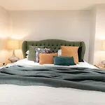 Three Bedroom Near Brick Lane By Belvilla