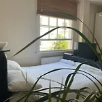 Private King Room With Huge En-Suite In Shared House In Marylebone