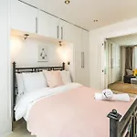 Spacious Beautiful Just-Renovated Flat With Patio - Chelsea