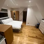 Hampden Rd N8,Studio Flat