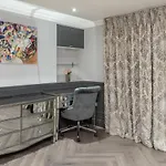 The London House - Entire Villa