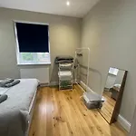 Lovely 1 Bedroom Apartment With On Street Parking
