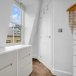 Mysquare Vibrant And Sleek 2 Bed Apartment In Artillery Lane